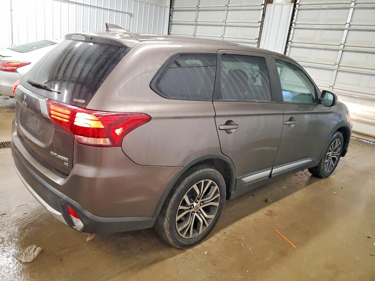 2017 MITSUBISHI OUTLANDER SE photo 3