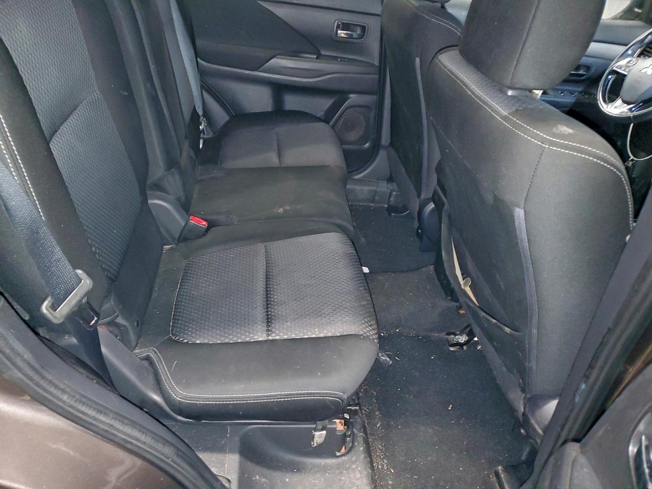 2017 MITSUBISHI OUTLANDER SE photo 11