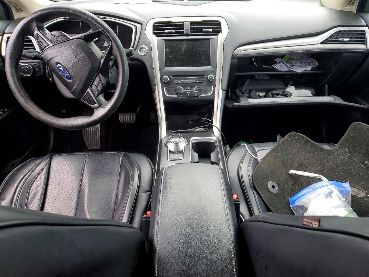 2017 FORD FUSION SE photo 8
