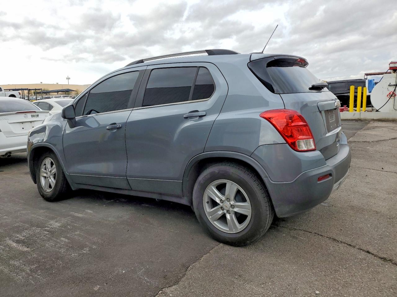 2015 CHEVROLET TRAX 1LT photo 2