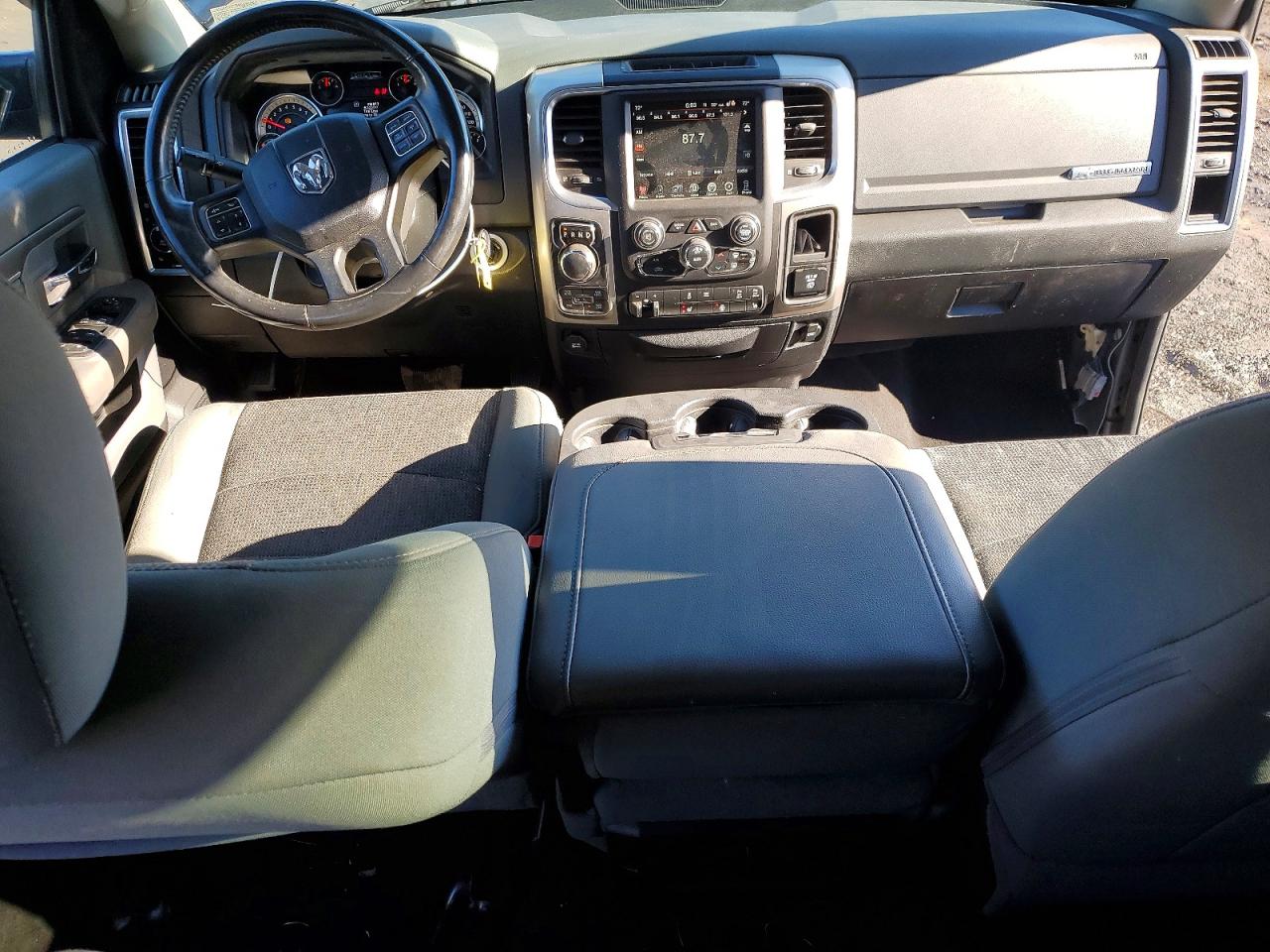 2017 RAM 1500 SLT photo 8