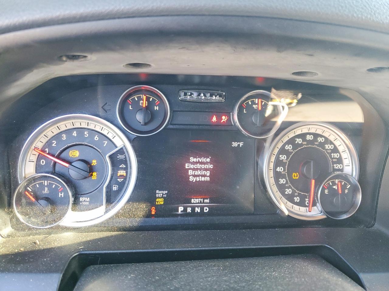 2017 RAM 1500 SLT photo 9