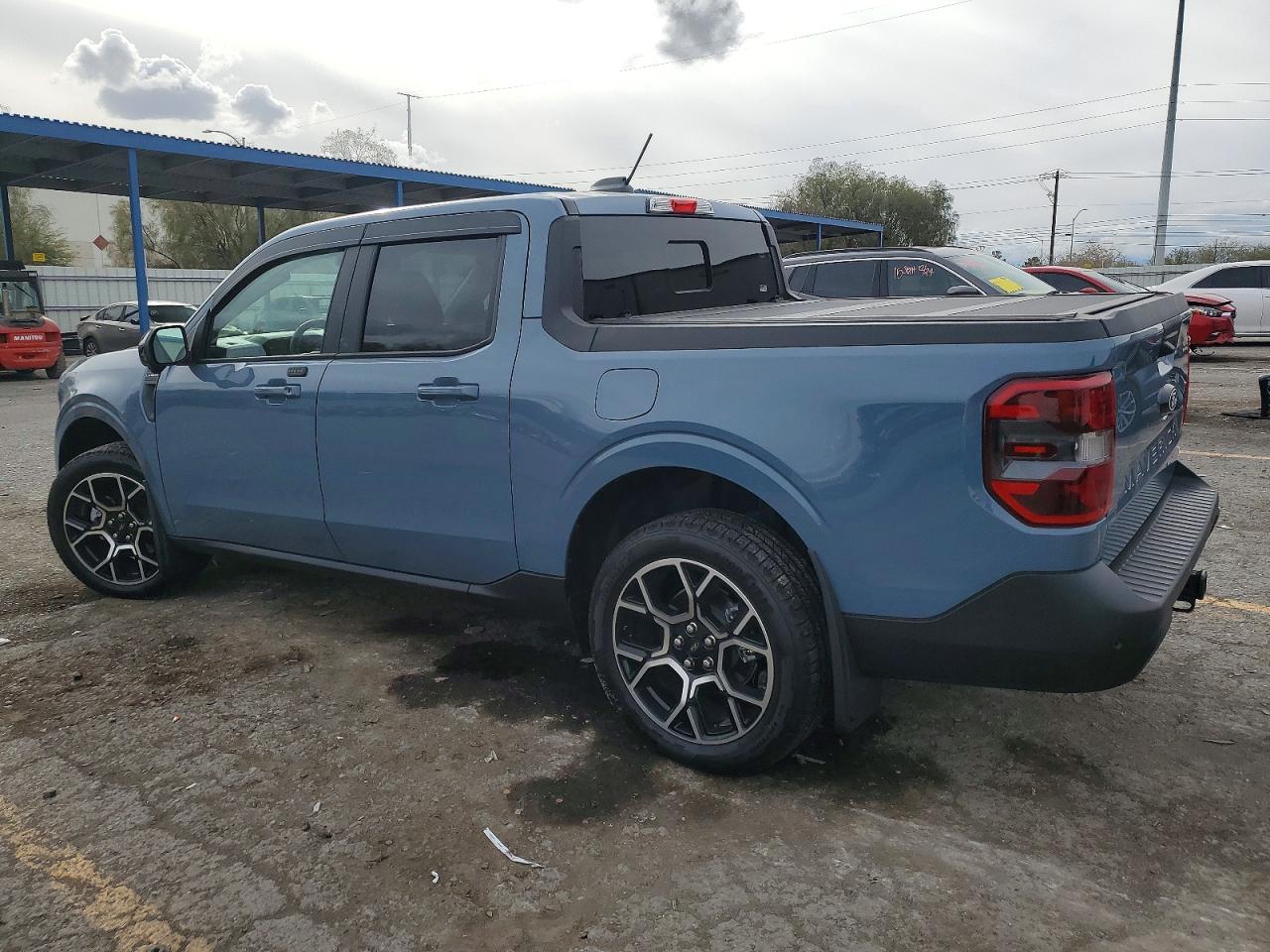 2025 FORD MAVERICK LARIAT photo 2