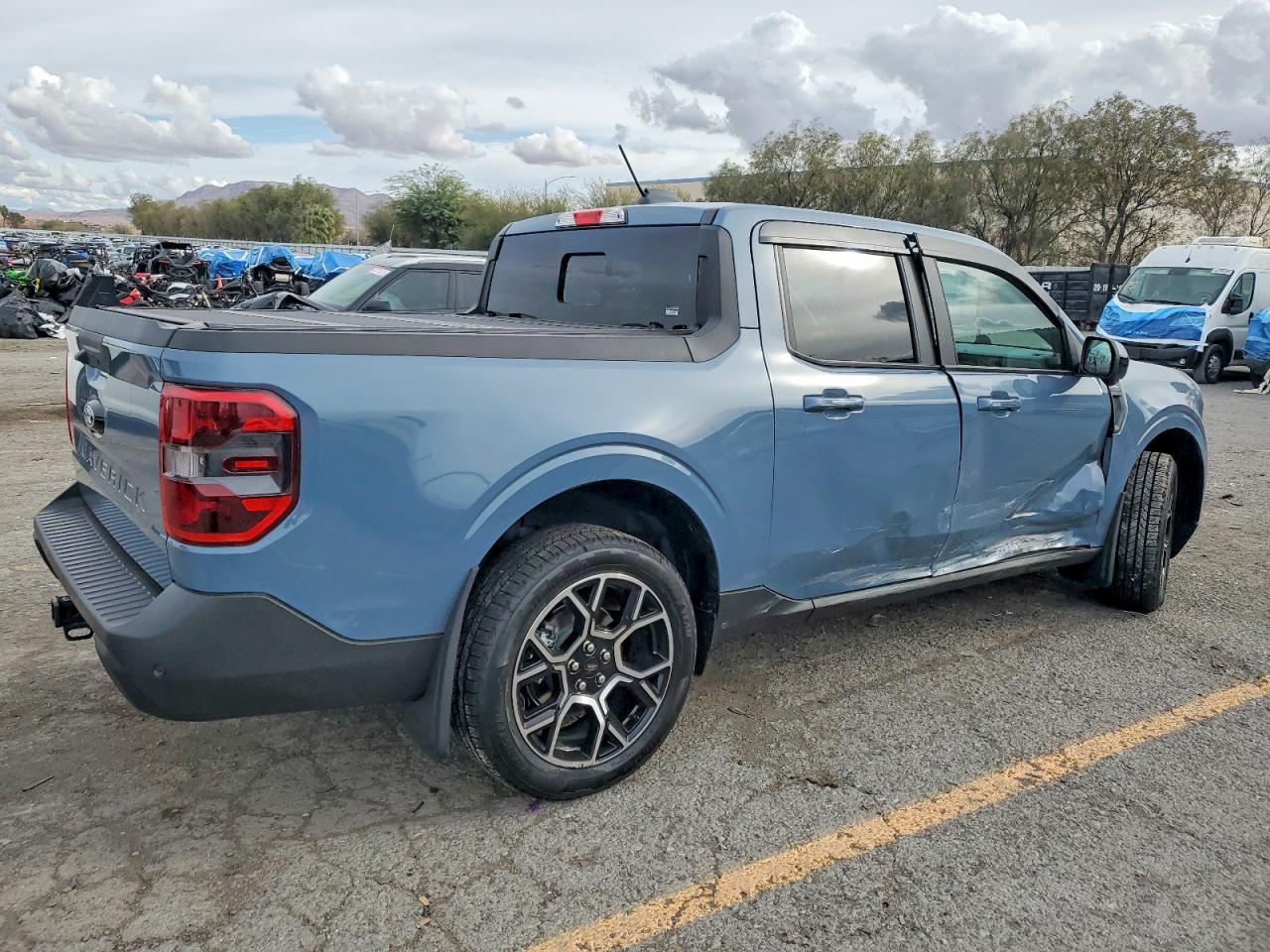 2025 FORD MAVERICK LARIAT photo 3