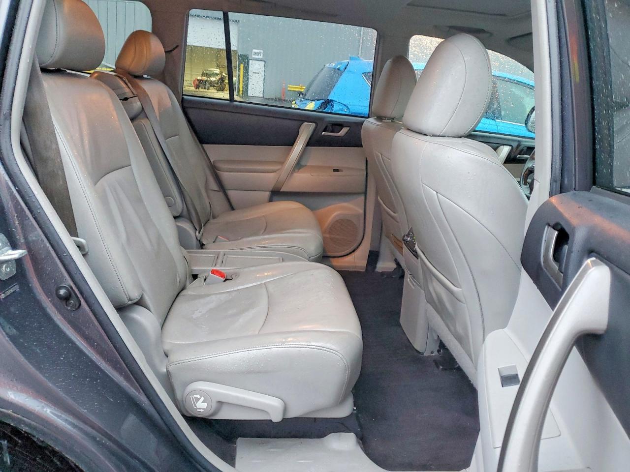 2012 TOYOTA HIGHLANDER BASE photo 21