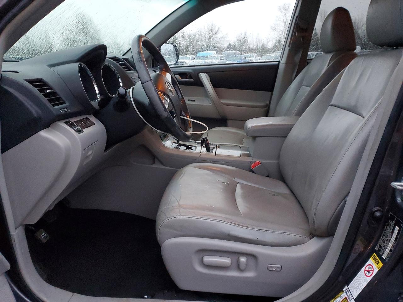 2012 TOYOTA HIGHLANDER BASE photo 13