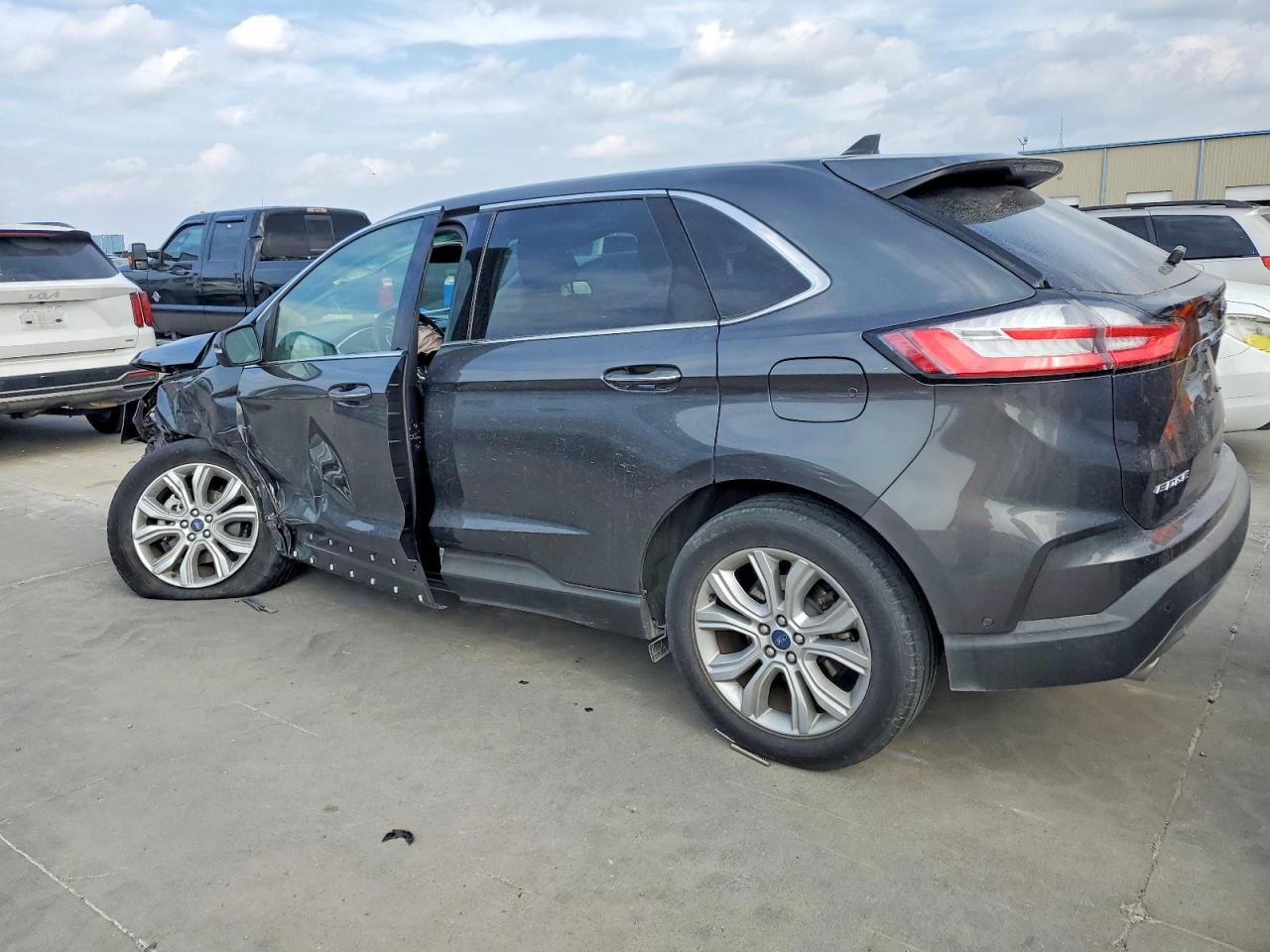 2020 FORD EDGE TITANIUM photo 2