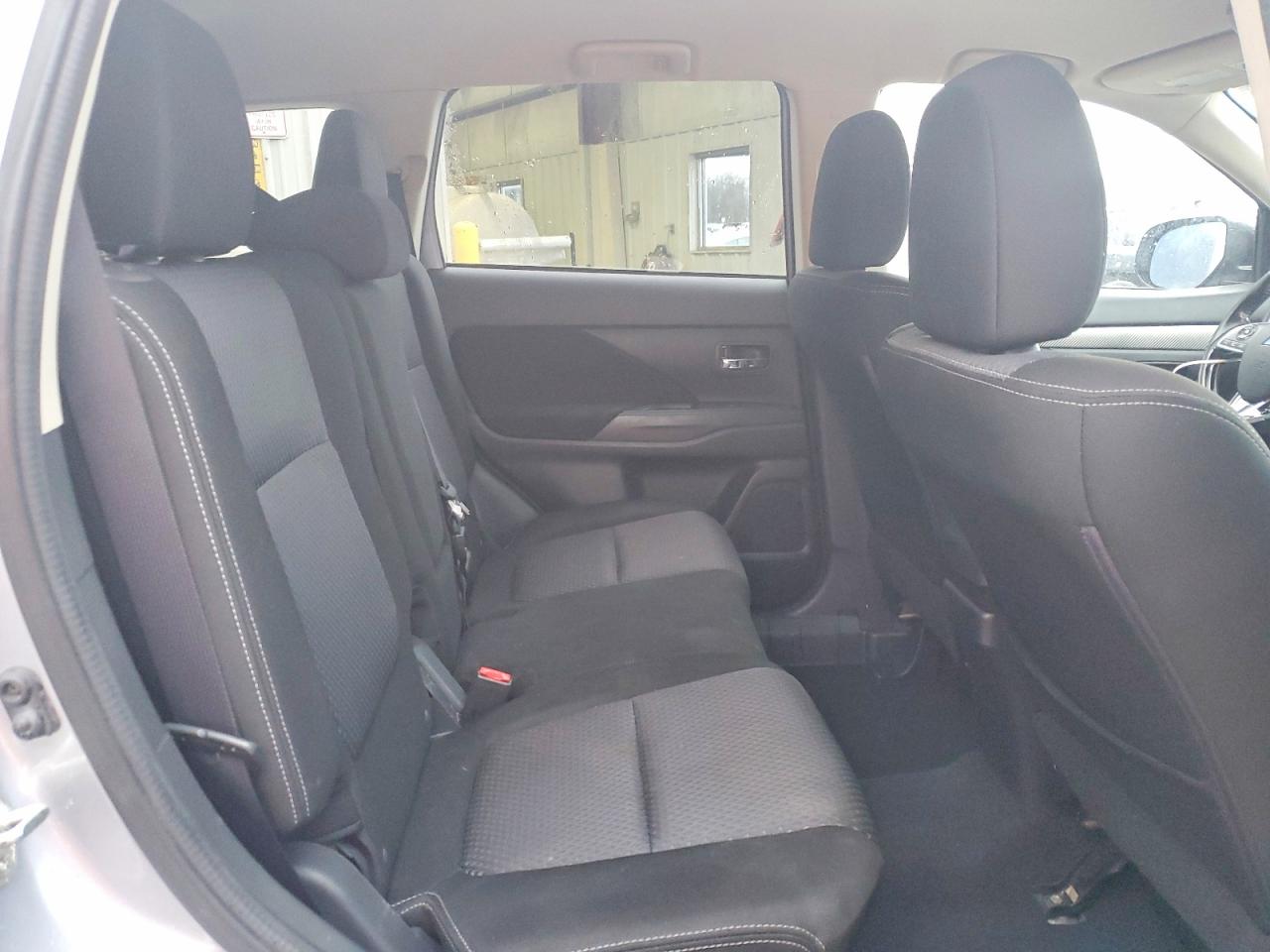 2017 MITSUBISHI OUTLANDER SE photo 11
