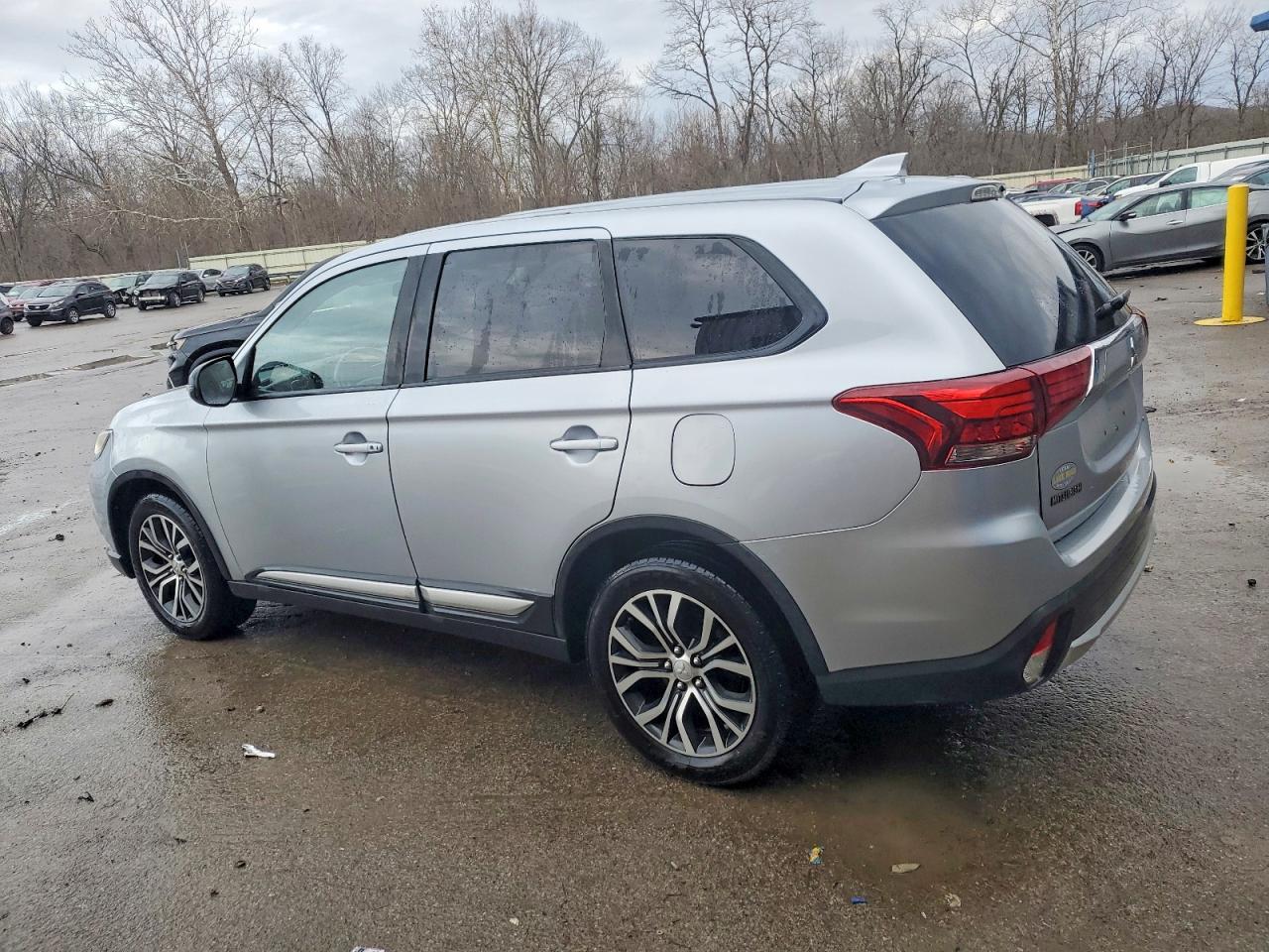 2017 MITSUBISHI OUTLANDER SE photo 2