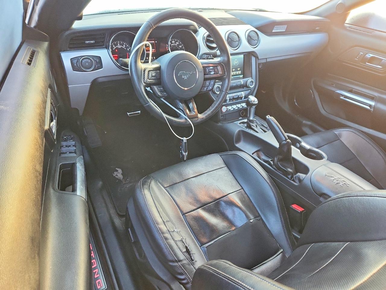 2015 FORD MUSTANG photo 8