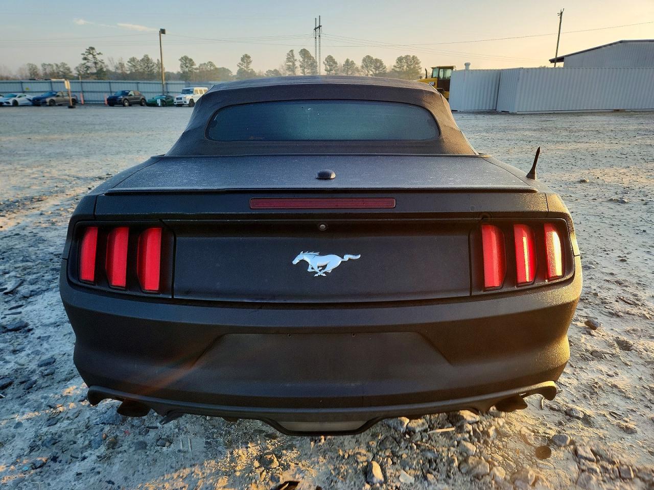 2015 FORD MUSTANG photo 6