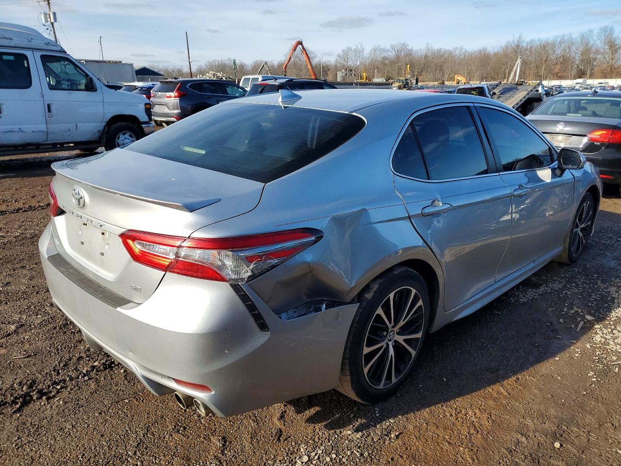 2019 TOYOTA CAMRY L photo 3