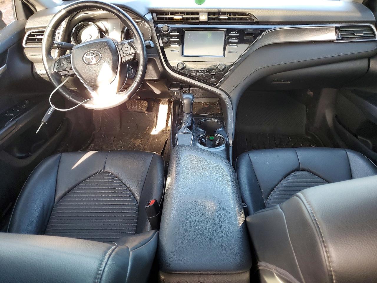 2019 TOYOTA CAMRY L photo 8