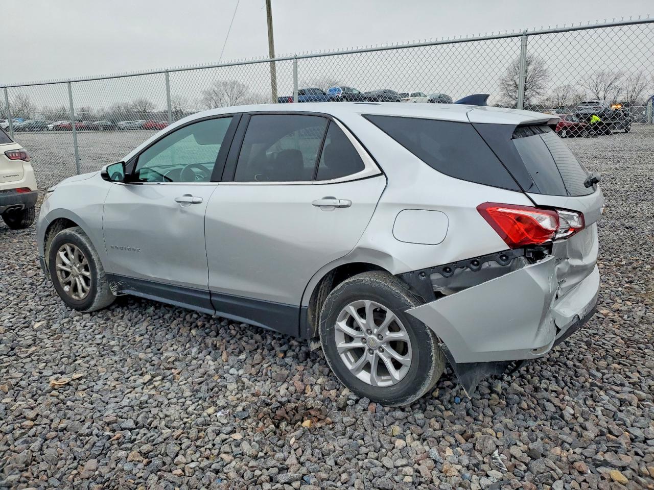 2018 CHEVROLET EQUINOX LT photo 2
