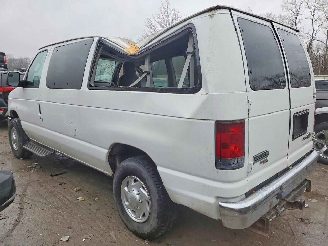 2010 FORD ECONOLINE E350 SUPER DUTY WAGON photo 2