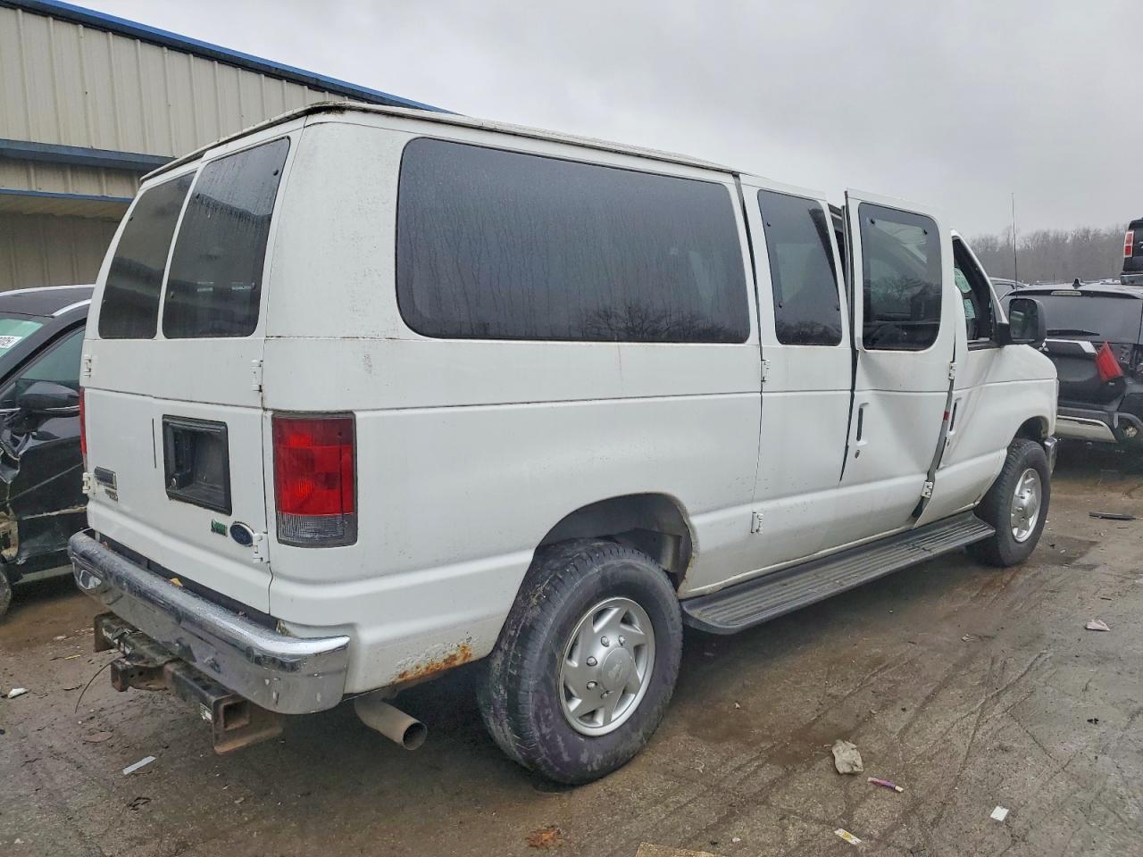 2010 FORD ECONOLINE E350 SUPER DUTY WAGON photo 3
