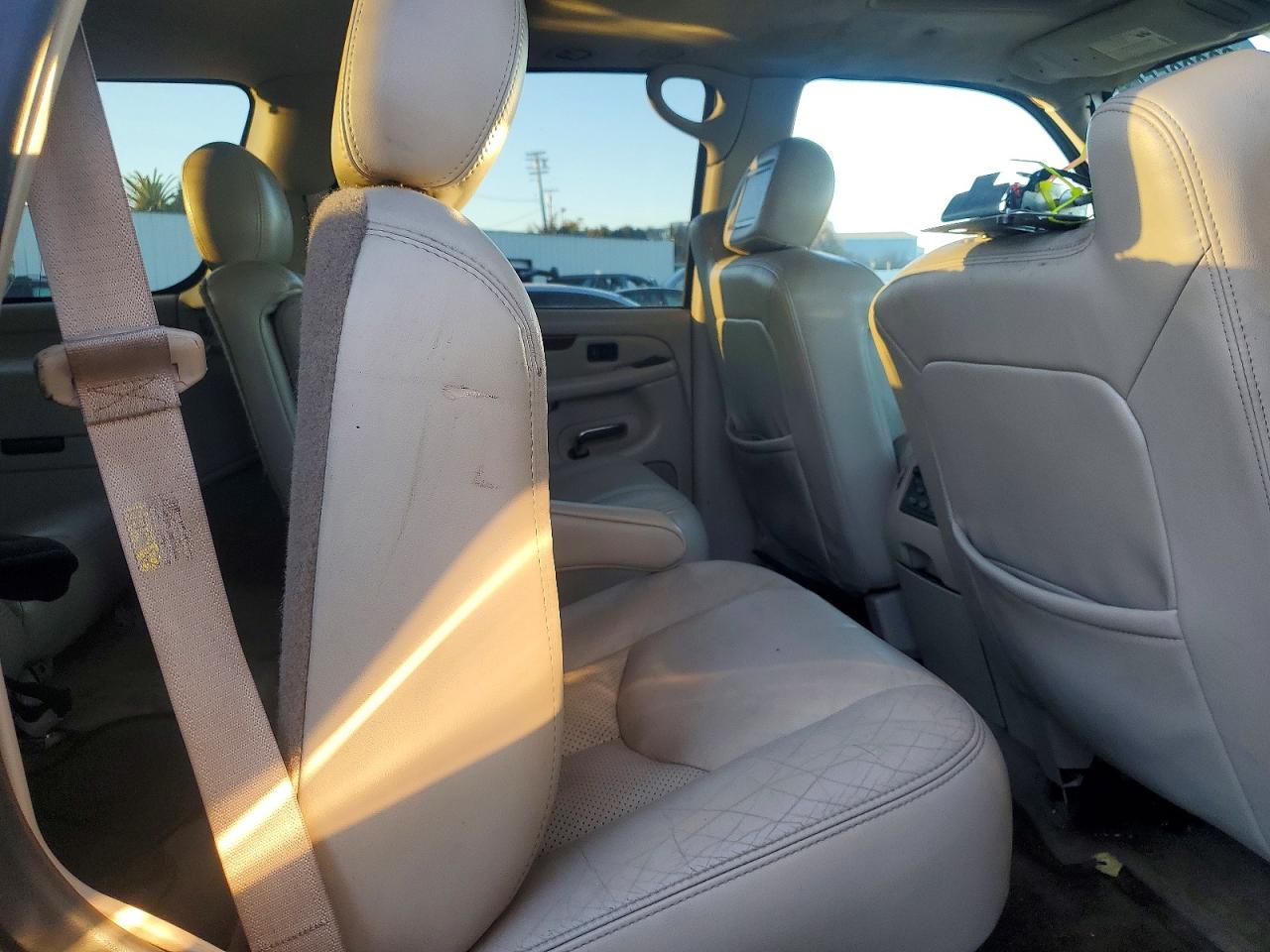 2004 CADILLAC ESCALADE LUXURY photo 19