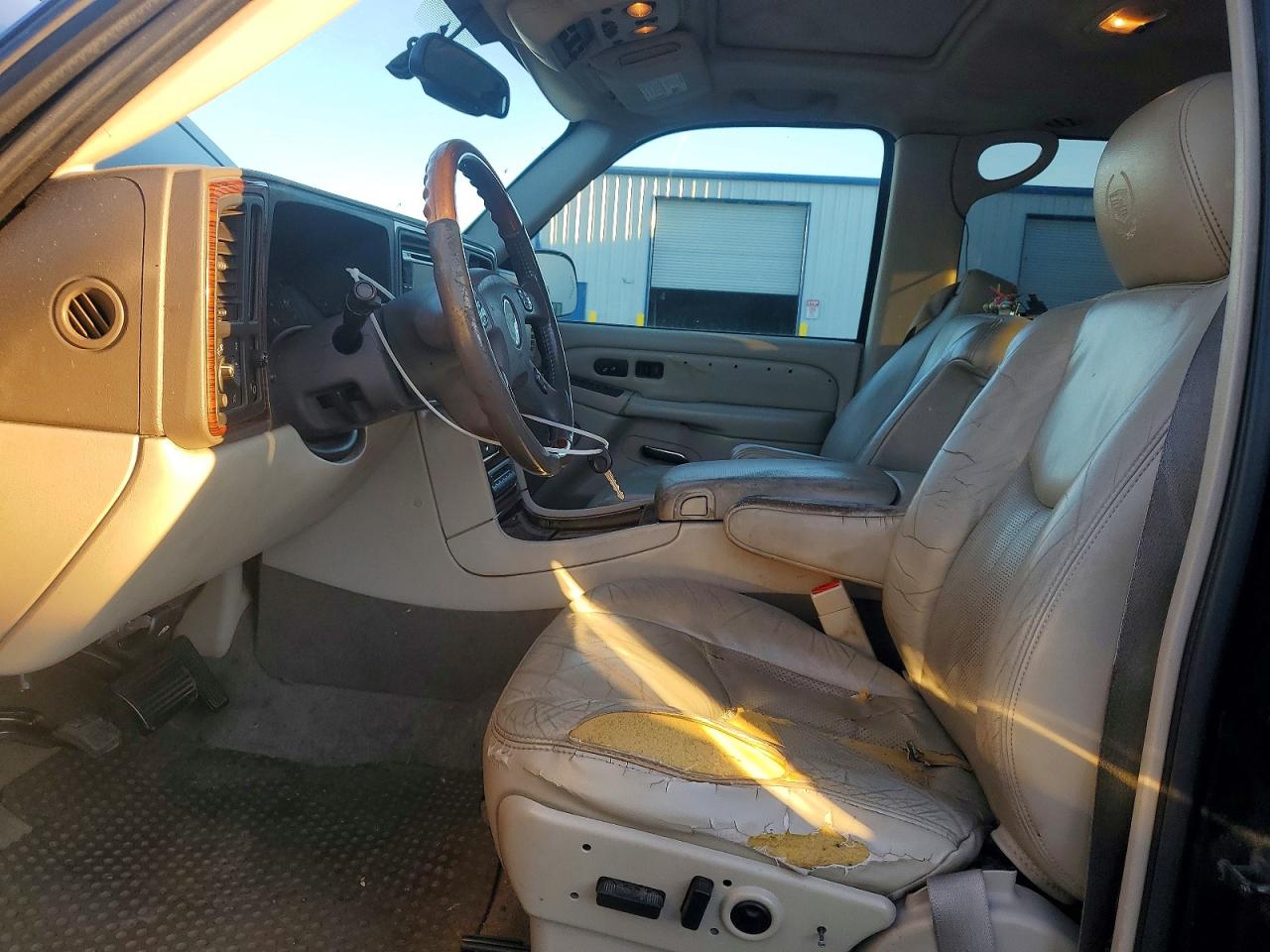 2004 CADILLAC ESCALADE LUXURY photo 13