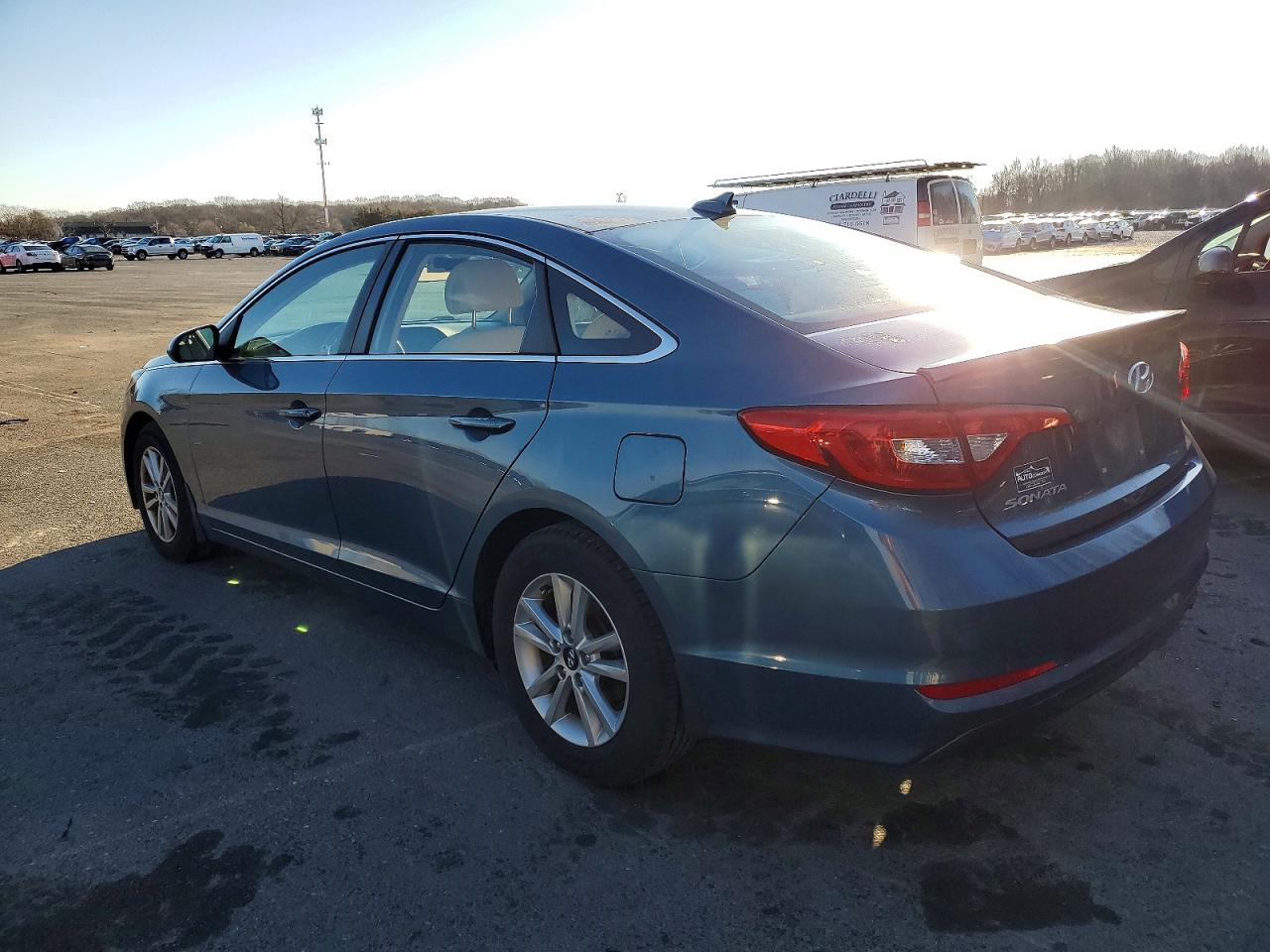 2015 HYUNDAI SONATA SE photo 2