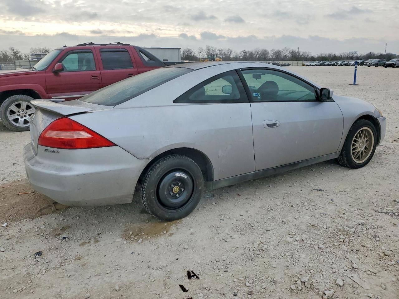 2003 HONDA ACCORD LX photo 3