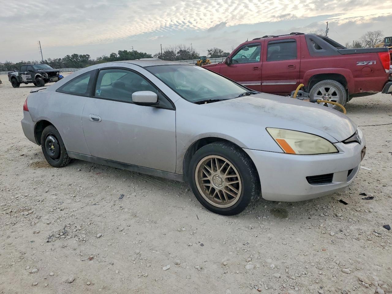 2003 HONDA ACCORD LX photo 4
