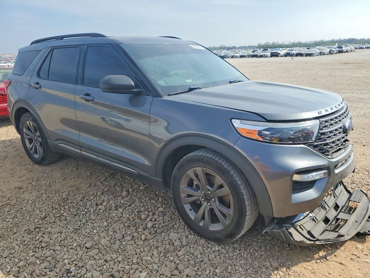2021 FORD EXPLORER XLT photo 4