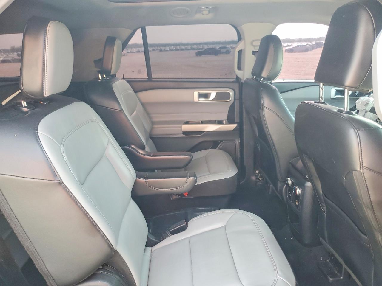 2021 FORD EXPLORER XLT photo 11
