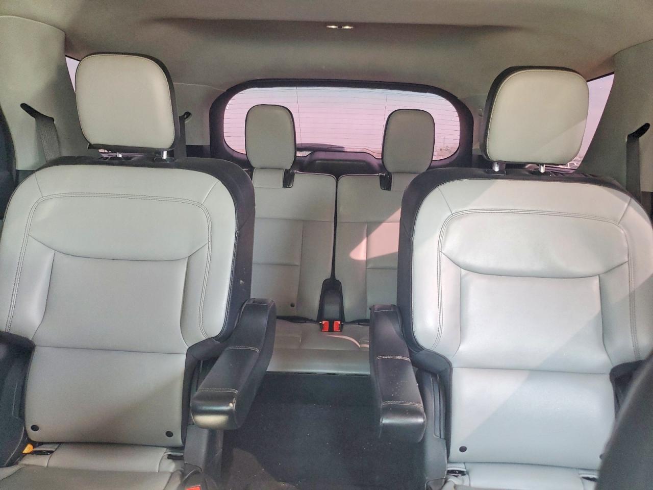 2021 FORD EXPLORER XLT photo 10