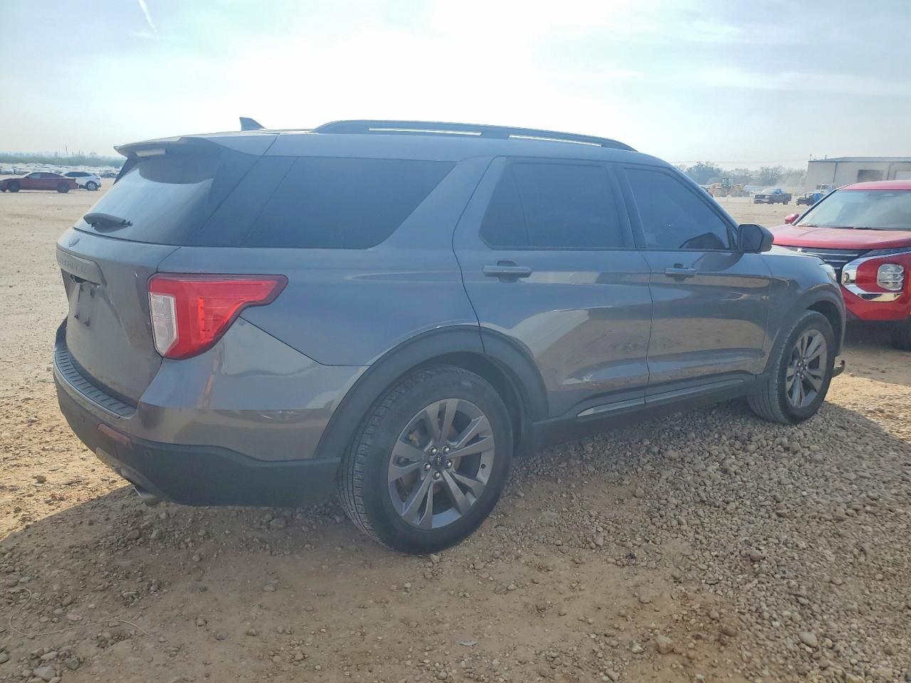 2021 FORD EXPLORER XLT photo 3