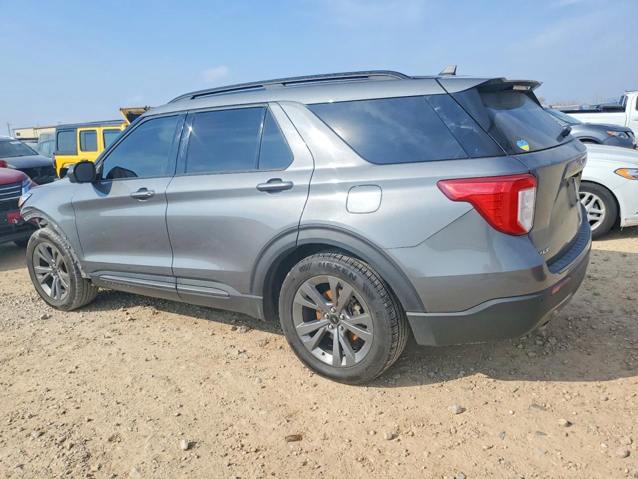 2021 FORD EXPLORER XLT photo 2
