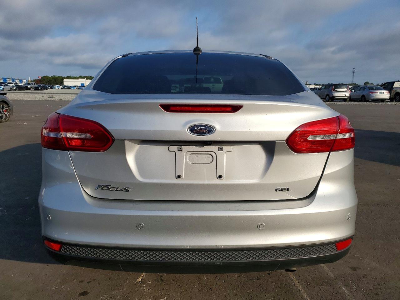 2017 FORD FOCUS SEL photo 6