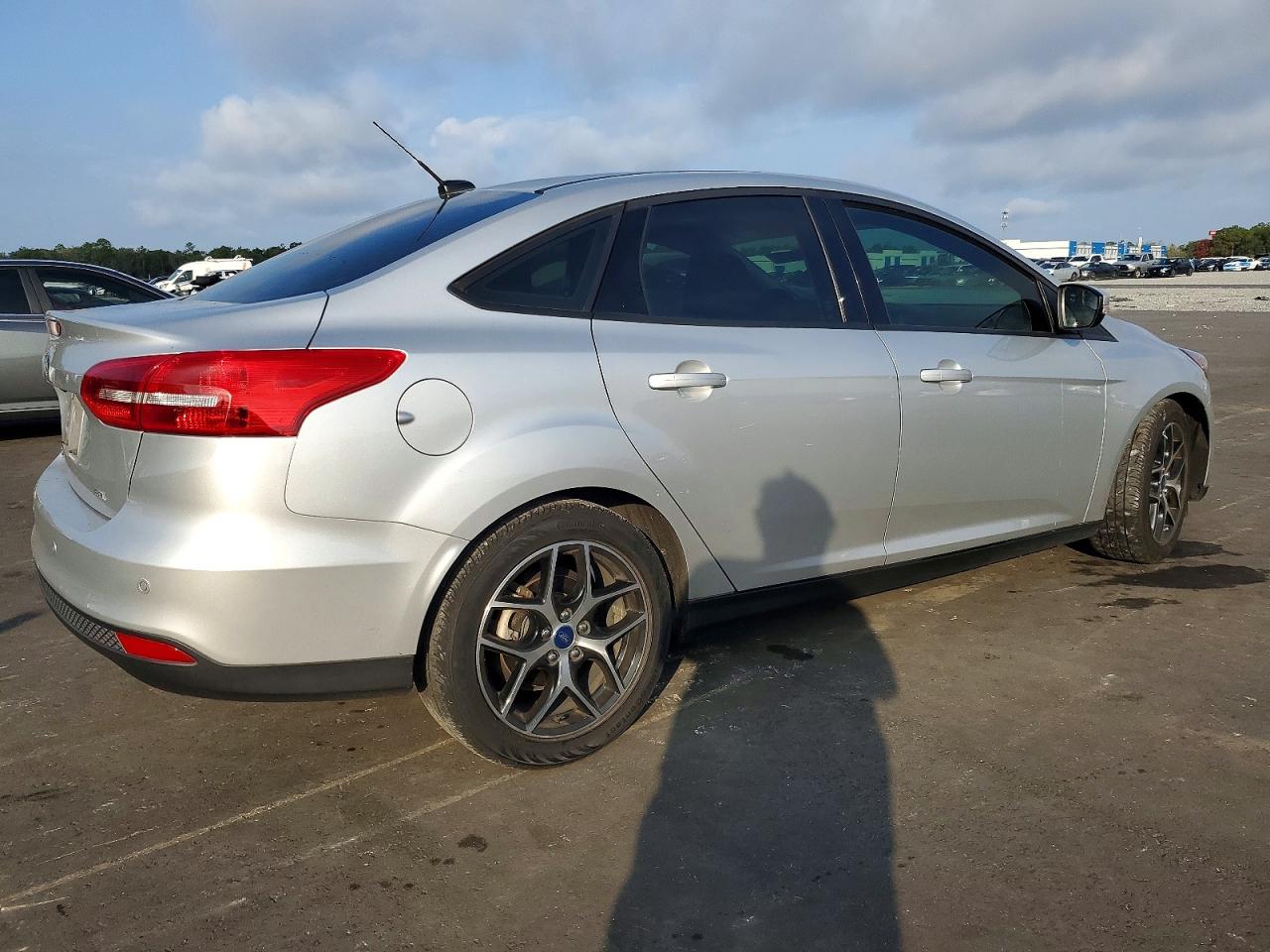 2017 FORD FOCUS SEL photo 3