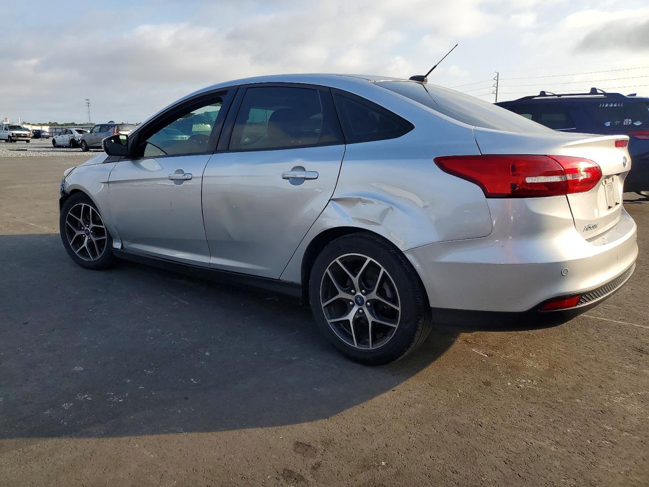 2017 FORD FOCUS SEL photo 2