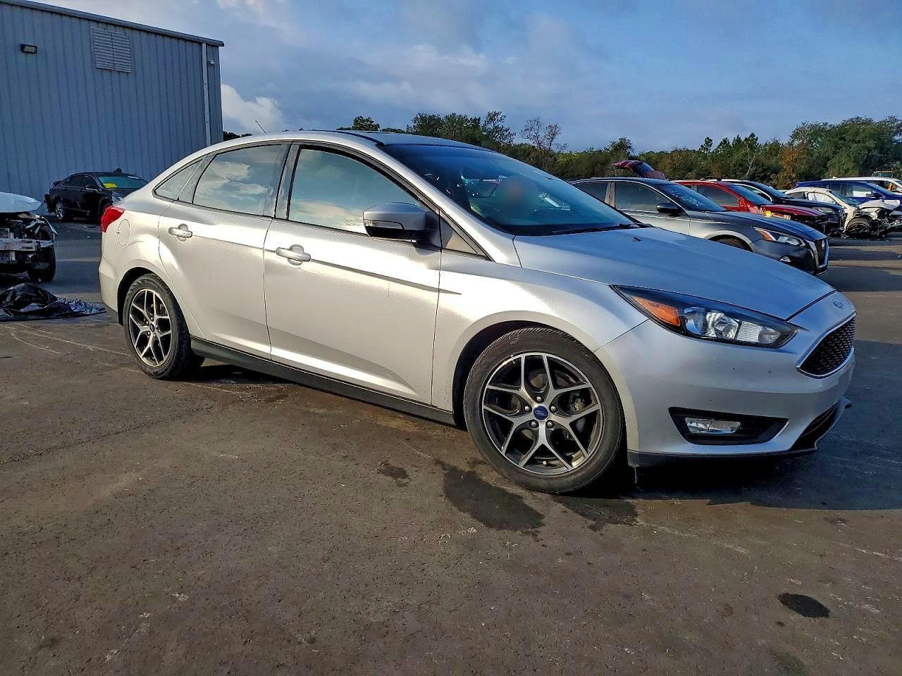2017 FORD FOCUS SEL photo 4