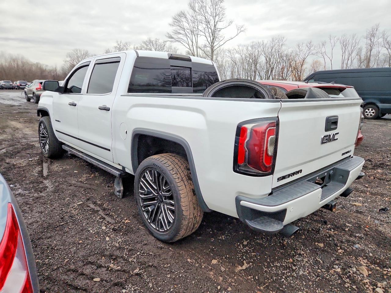 2017 GMC SIERRA K1500 DENALI photo 2
