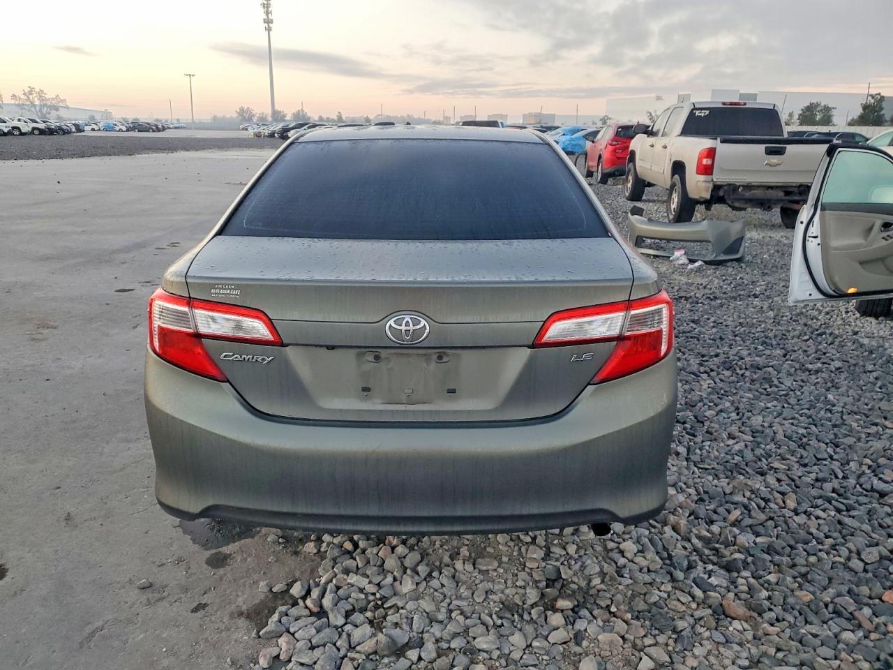 2014 TOYOTA CAMRY L photo 6