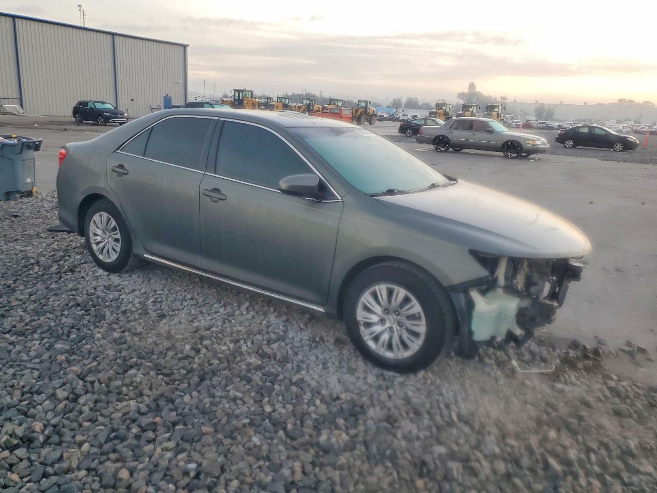 2014 TOYOTA CAMRY L photo 4