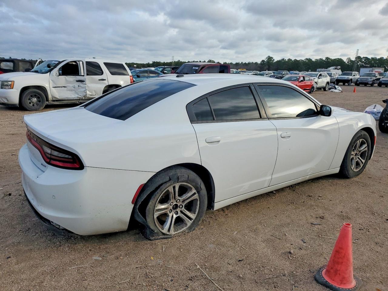 2018 DODGE CHARGER SXT photo 3