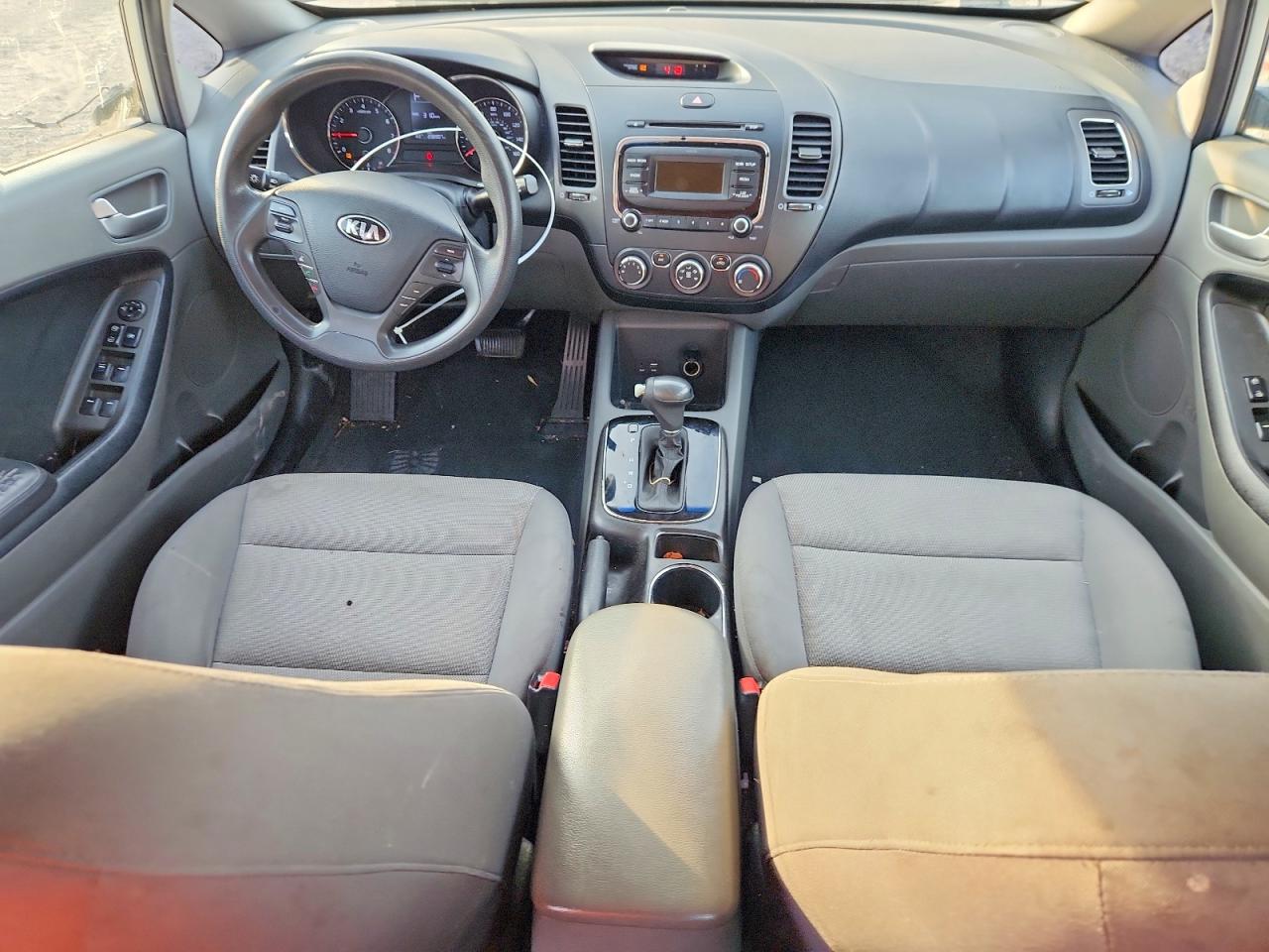 2017 KIA FORTE LX photo 8