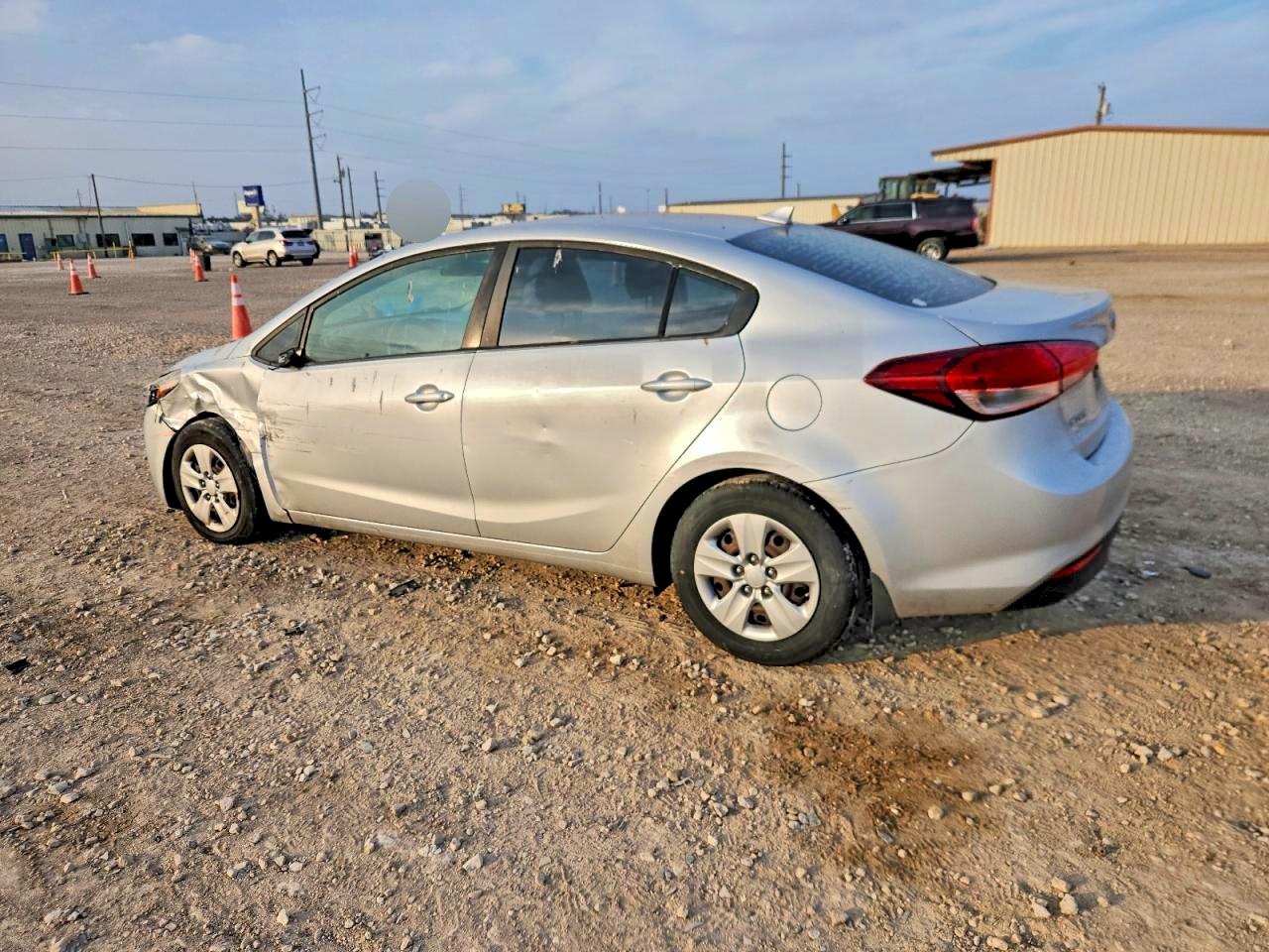 2017 KIA FORTE LX photo 2