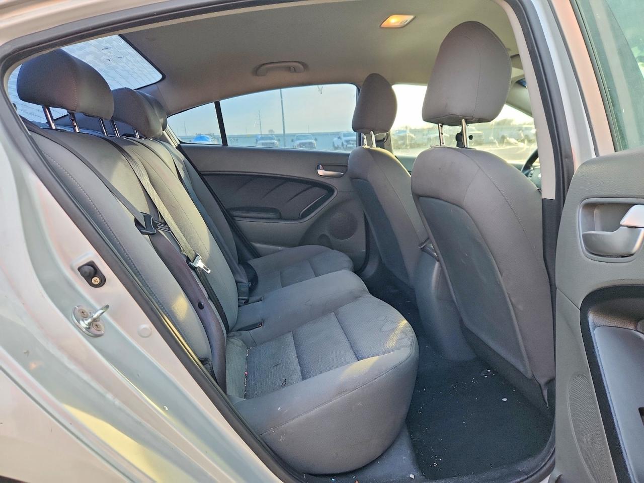2017 KIA FORTE LX photo 10
