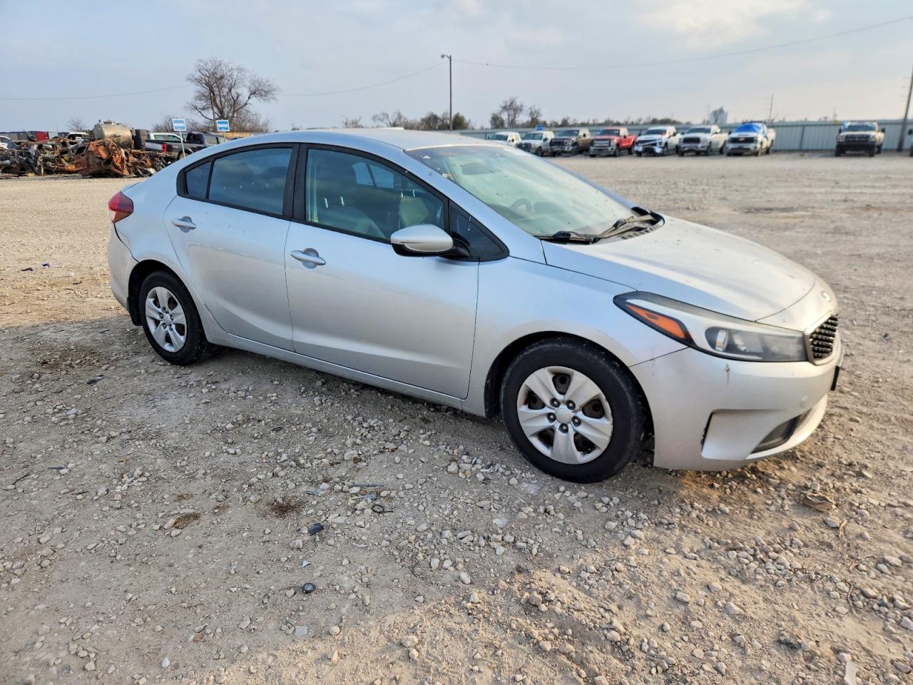 2017 KIA FORTE LX photo 4