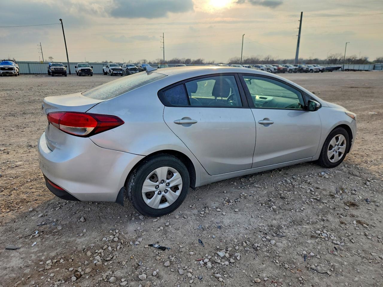 2017 KIA FORTE LX photo 3