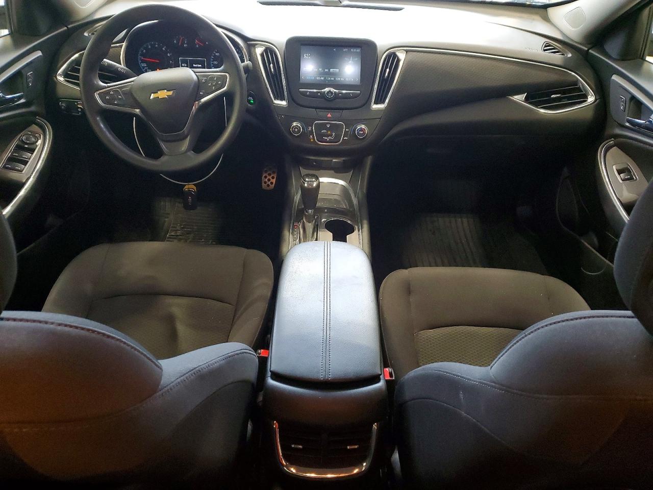 2017 CHEVROLET MALIBU LT photo 8