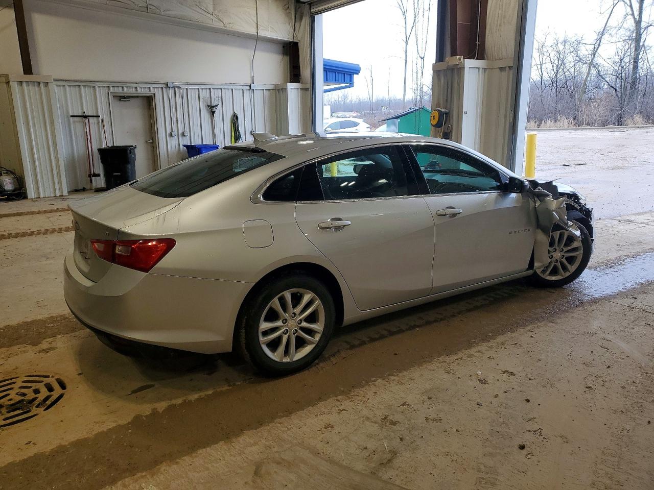 2017 CHEVROLET MALIBU LT photo 3