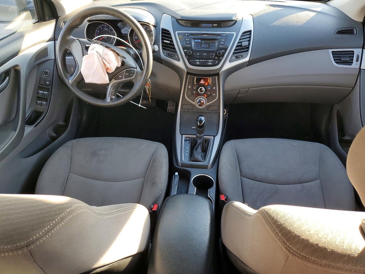 2016 HYUNDAI ELANTRA SE photo 8