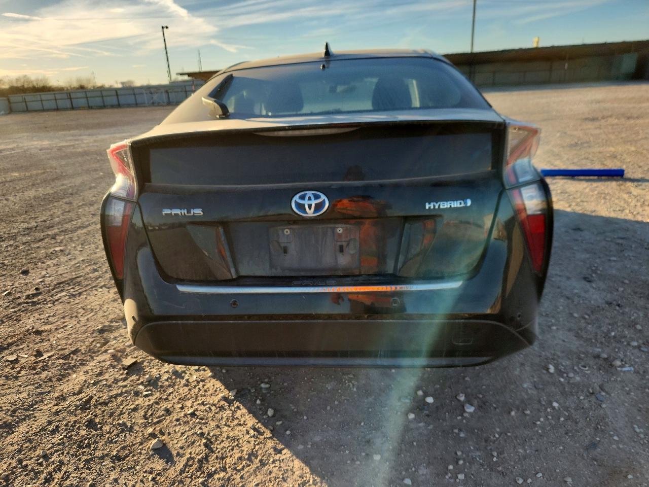 2018 TOYOTA PRIUS photo 6