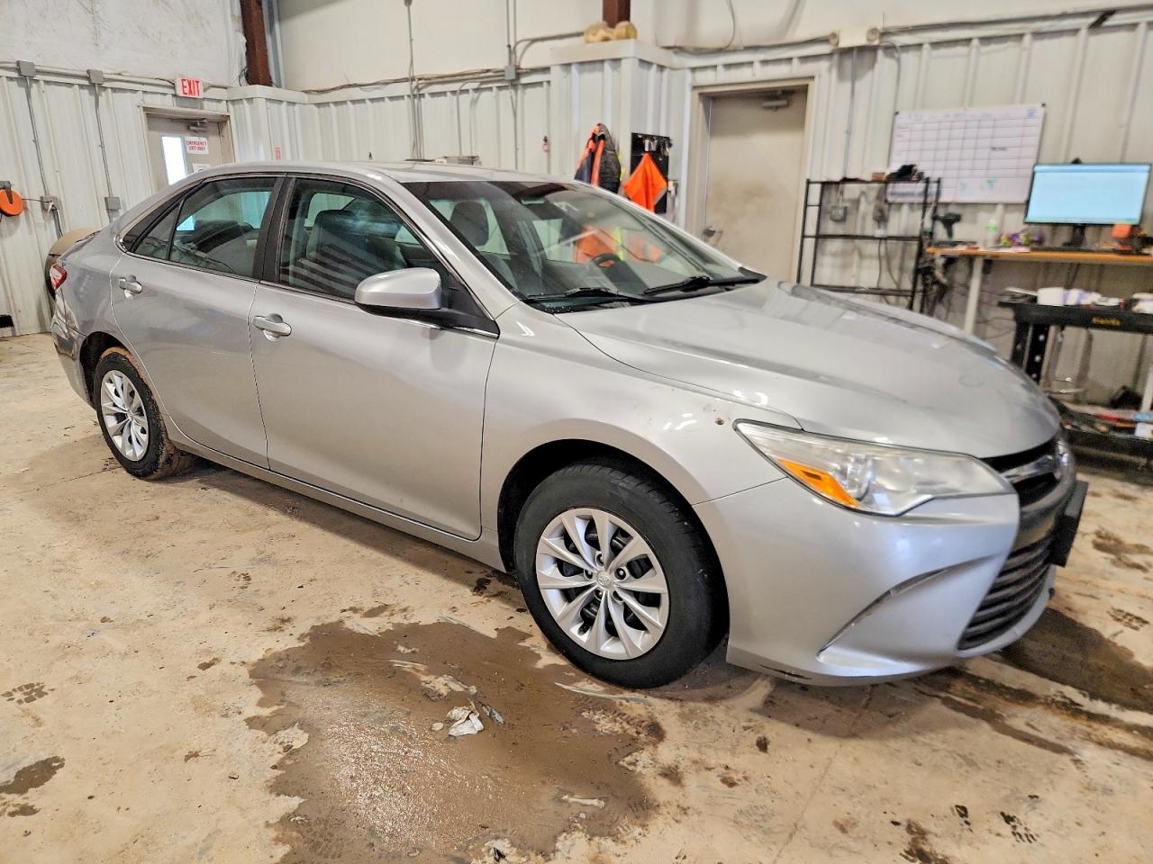 2017 TOYOTA CAMRY LE photo 4
