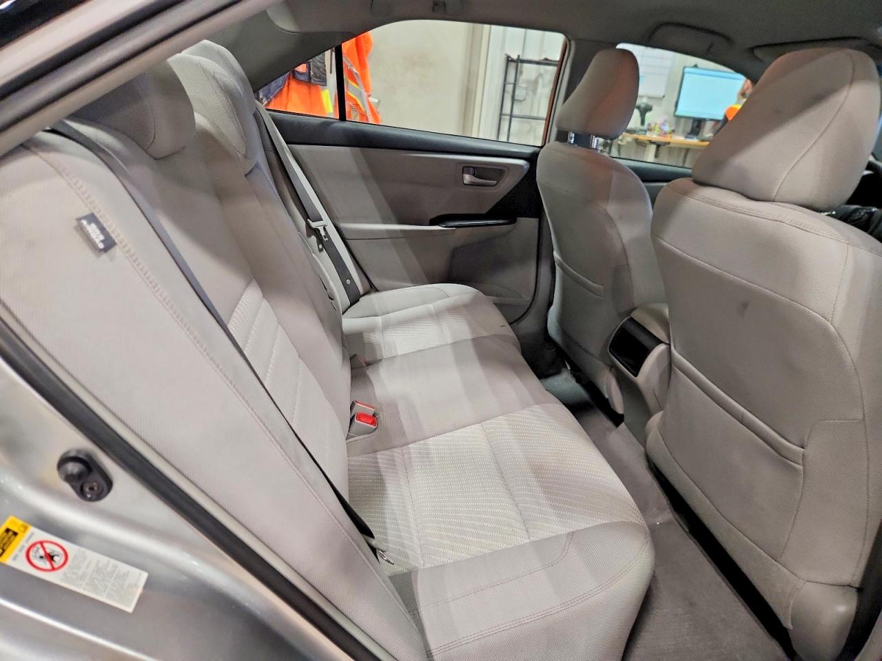 2017 TOYOTA CAMRY LE photo 10