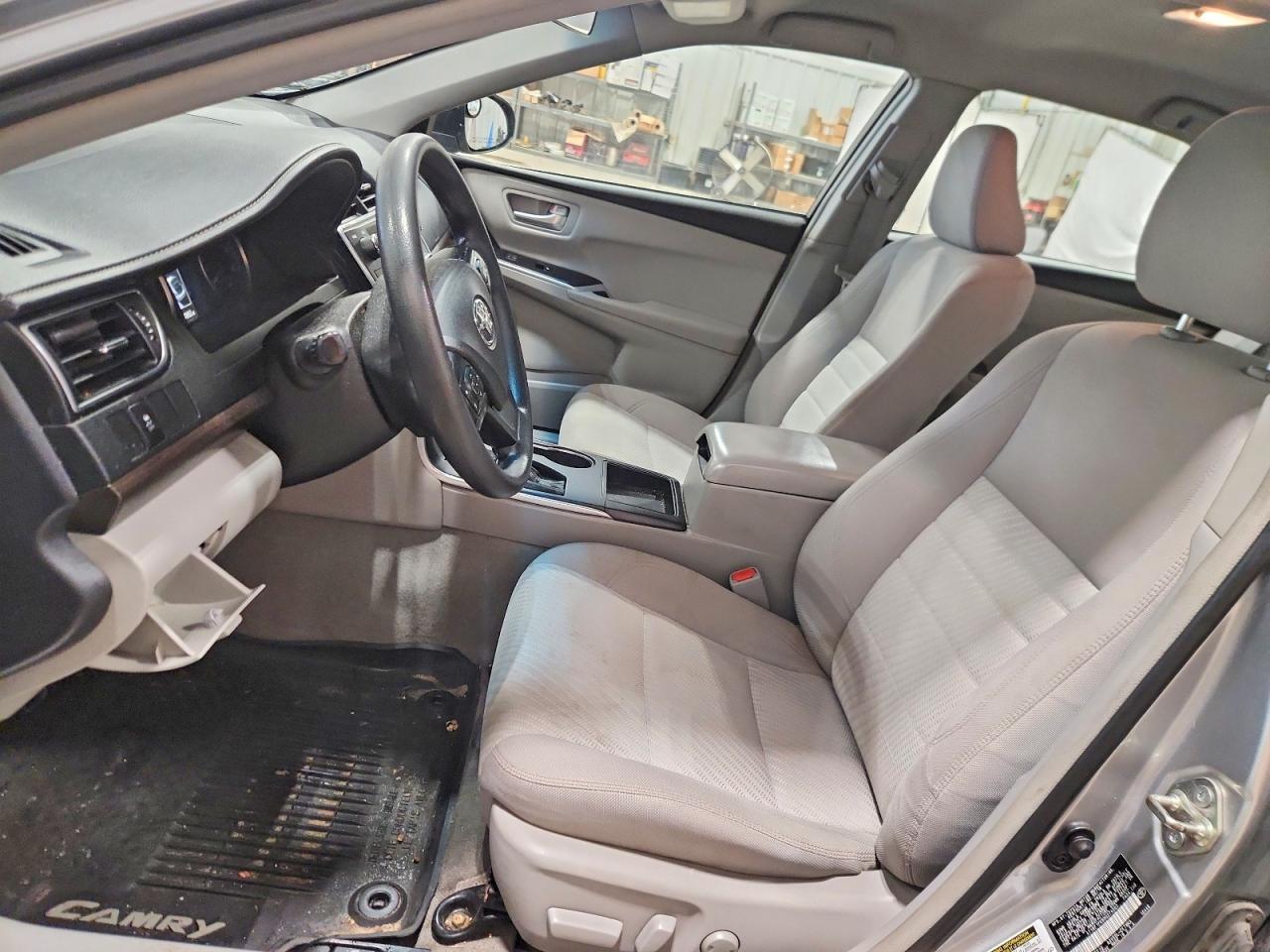 2017 TOYOTA CAMRY LE photo 7
